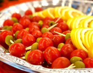 オリーブとトマトのピンチョス